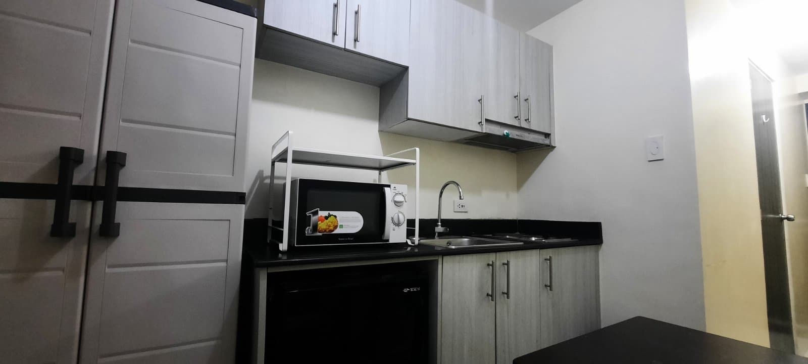 STUDIO UNIT AT GREEN RESIDENCES (NEAR DE LA SALLE UNIVERSITY) ALONG TAFT AVENUE MALATE MANILA - Image 3 of 5