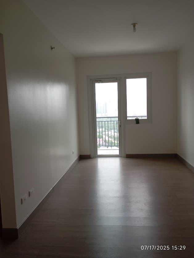 1-BEDROOM UNIT WITH PARKING at THE CONNORS AT GREENHILLS - Image 4