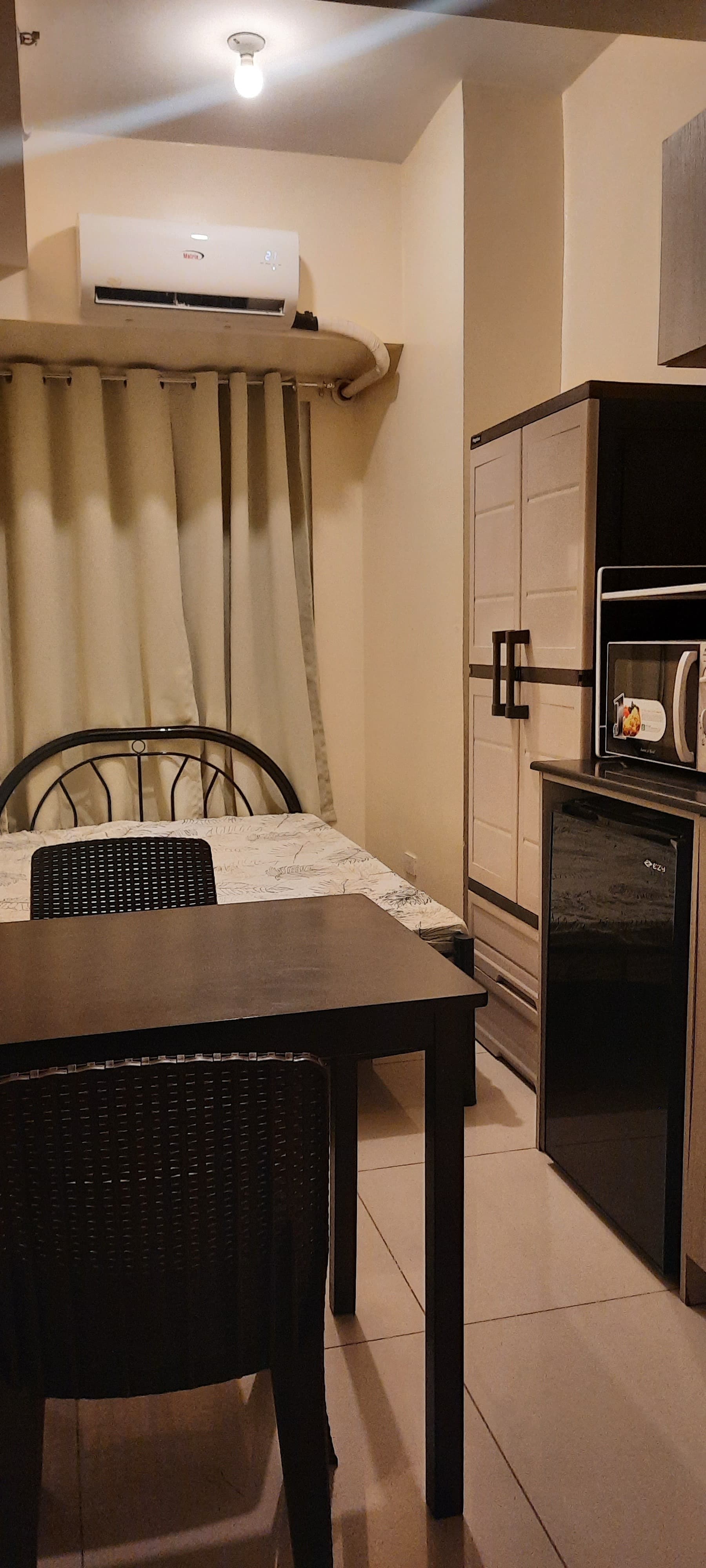 STUDIO UNIT AT GREEN RESIDENCES (NEAR DE LA SALLE UNIVERSITY) ALONG TAFT AVENUE MALATE MANILA - Image 1 of 5