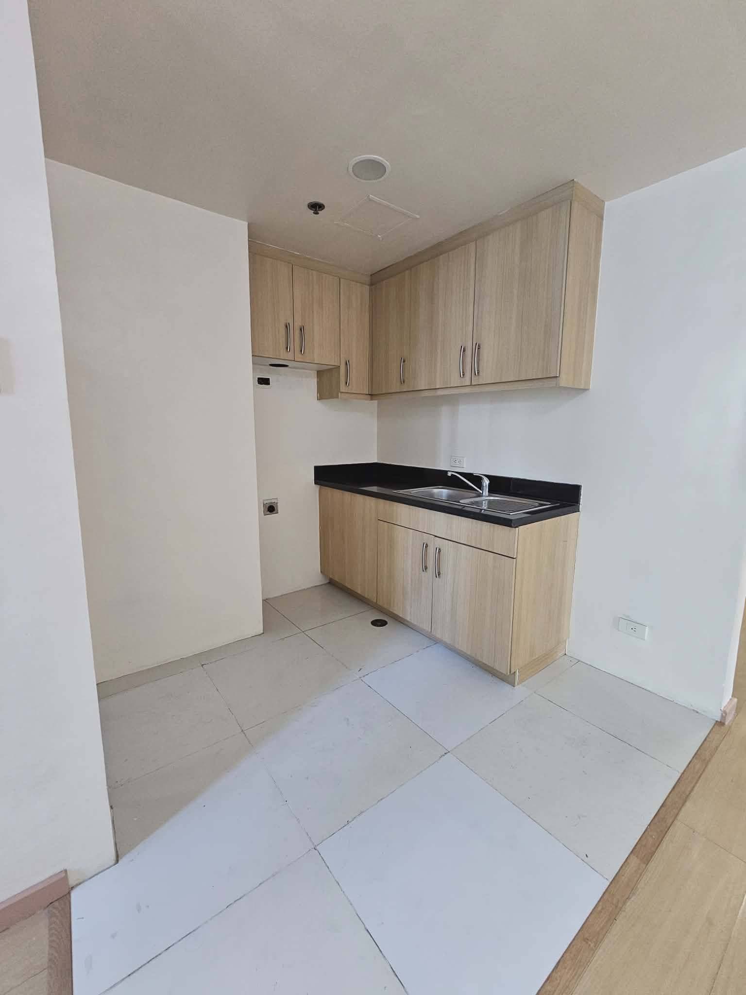 AVANT AT THE FORT | 1-BEDROOM UNIT WITH PARKING FOR SALE - Image 4 of 12