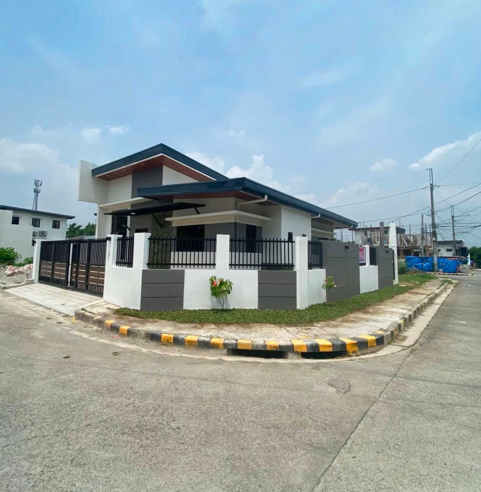 Newly Built Bungalow in Bacoor — photo 1 of 3