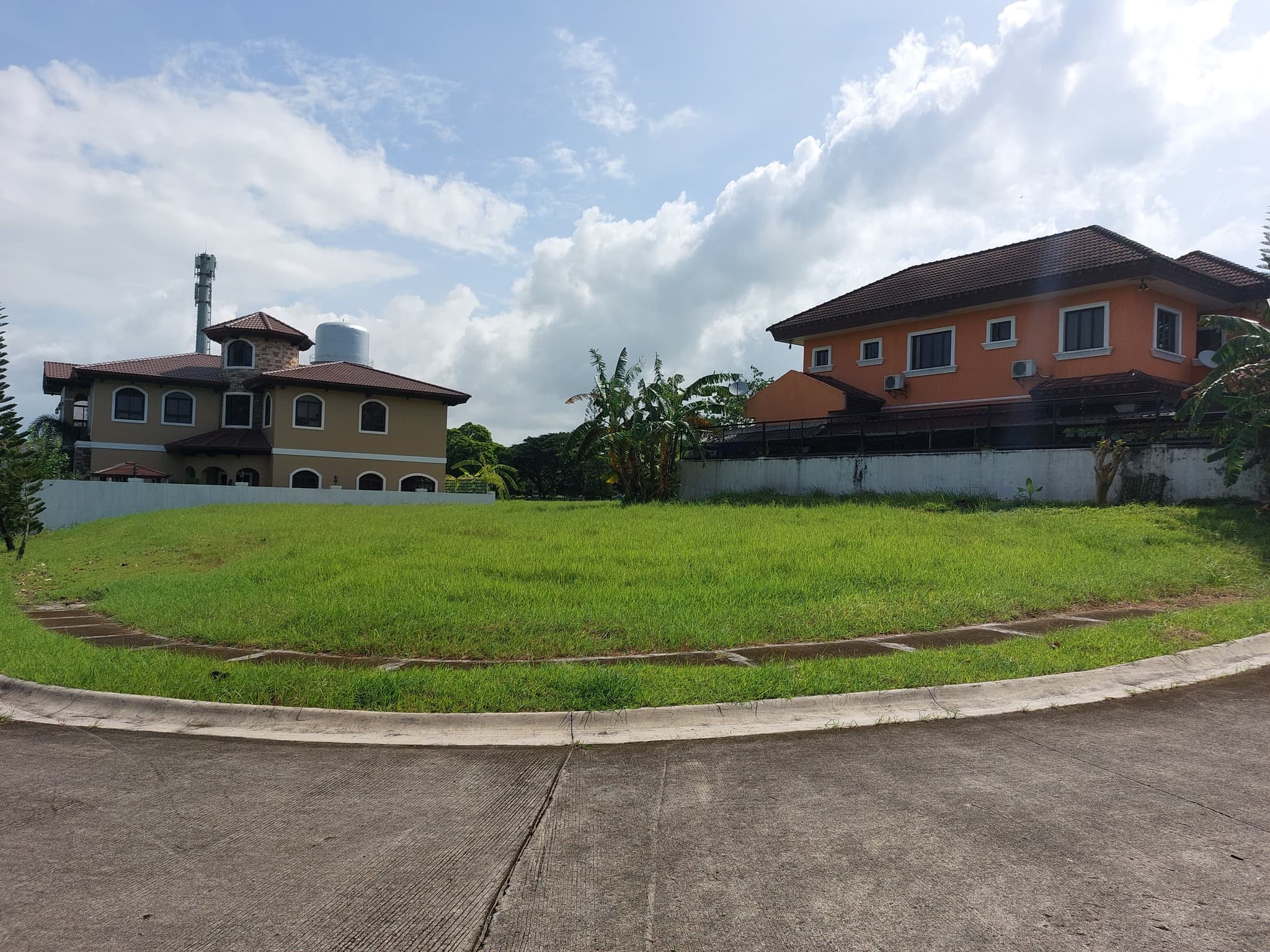 FOR SALE: PRIME CORNER LOT IN PORTOFINO SOUTH, DAANG REYNA - Image 2