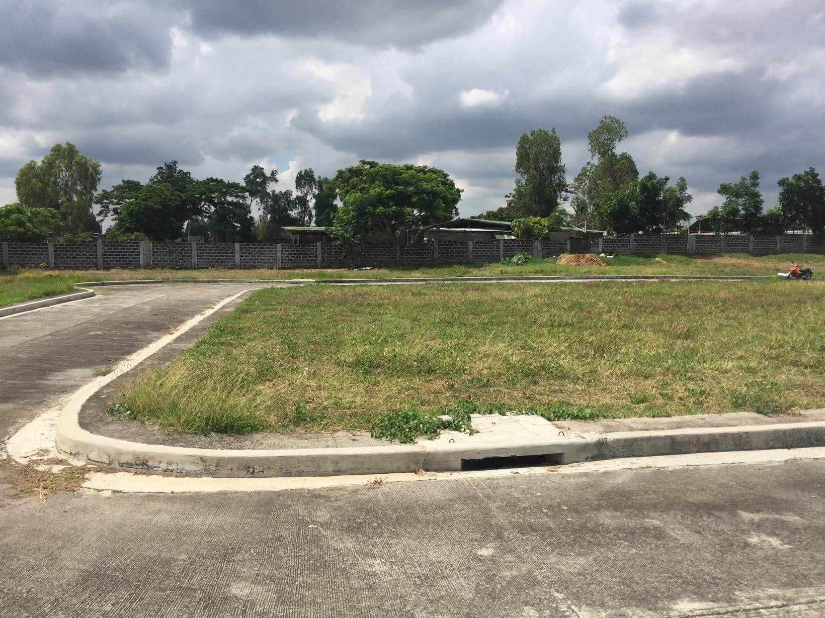 LOT FOR SALE IN EDINBURG LIPA ROYALE ESTATES BATANGAS - Image 1 of 2