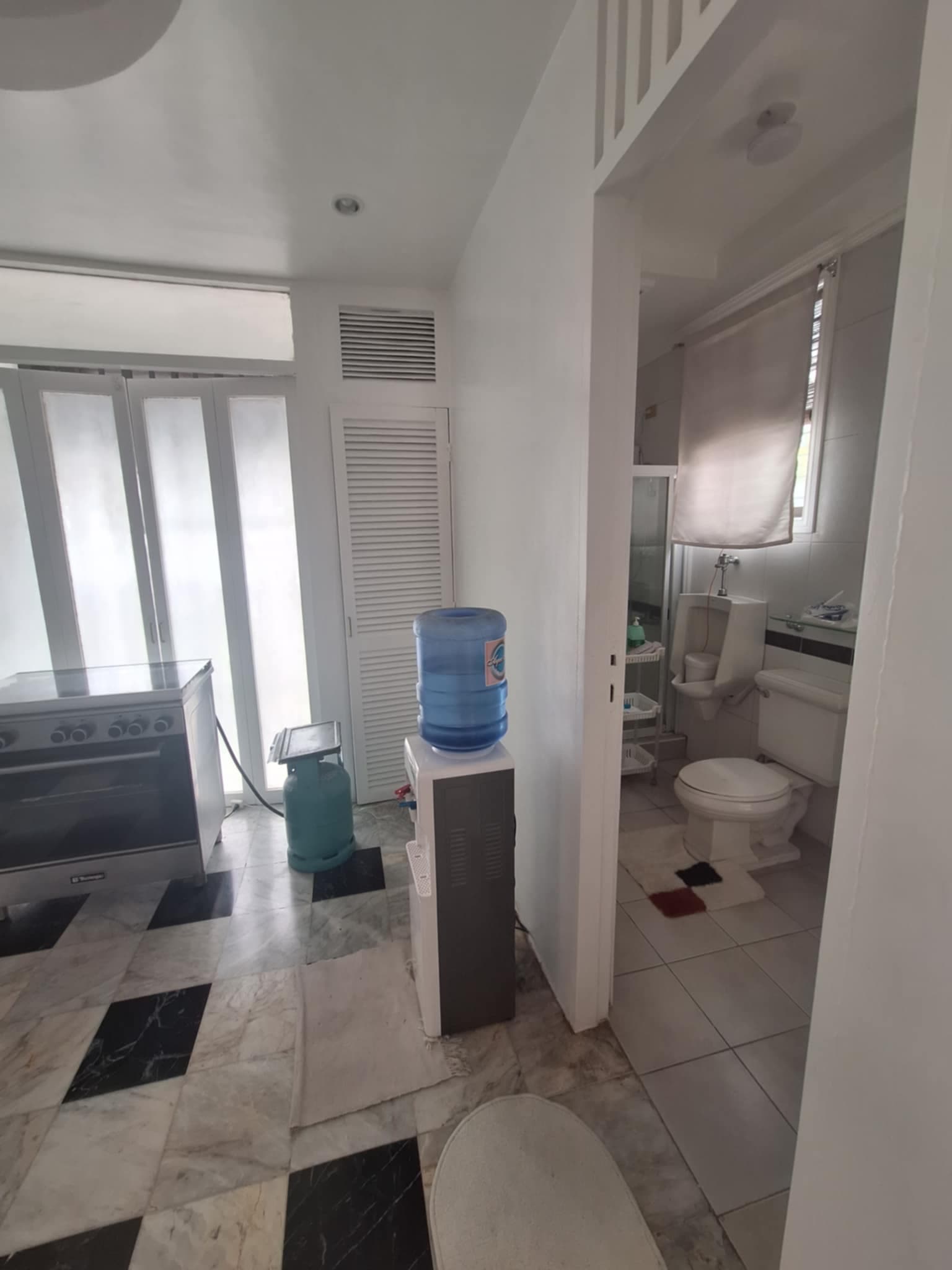 HOUSE FOR SALE IN NORTH SUSANA VILLAGE QUEZON CITY - Image 4
