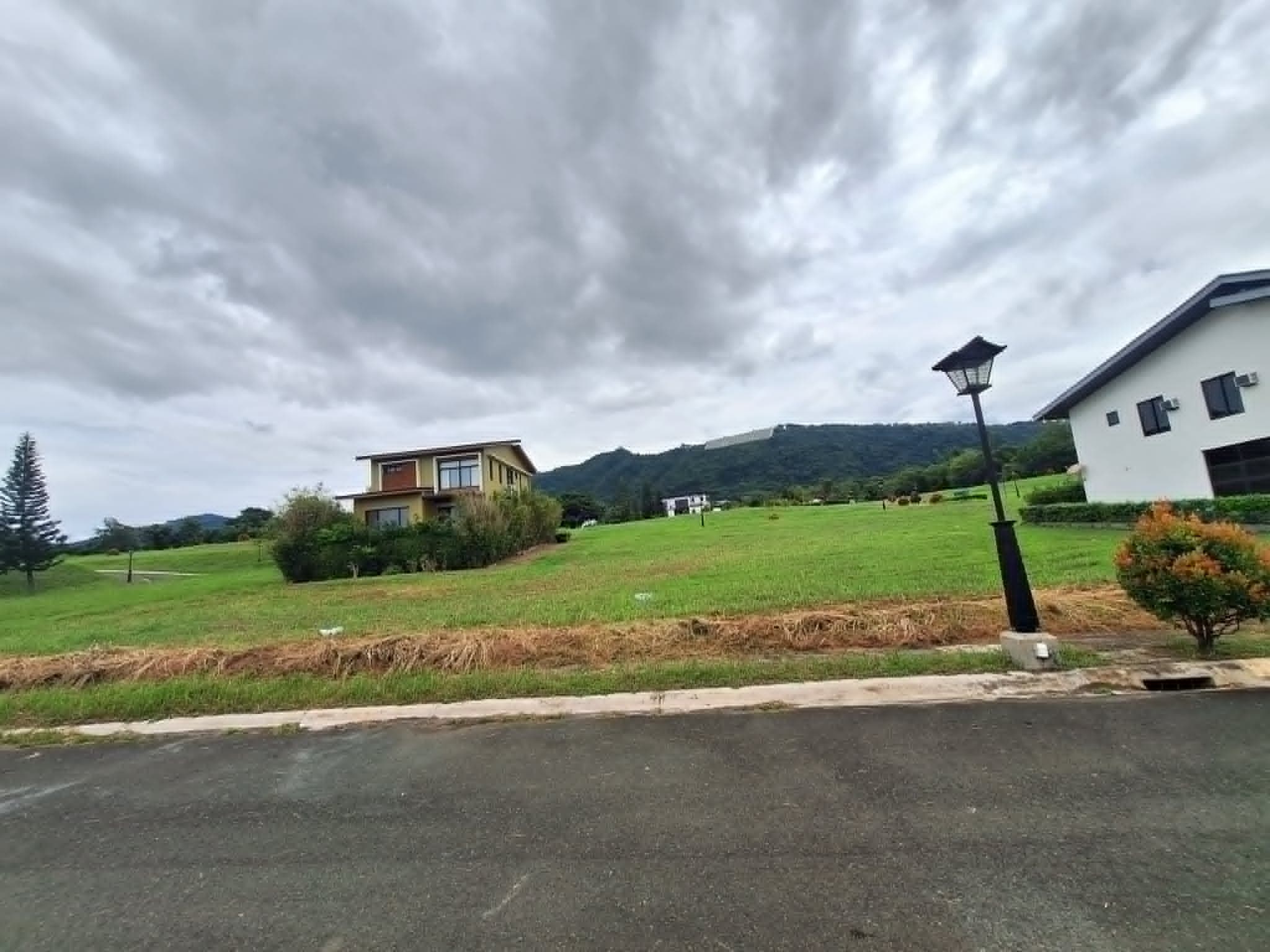 🌸  FOR SALE | 250 SQM PRIME LOT WITH GOLF SHARES Katsura, Tagaytay Highlands (Midlands) - Image 3 of 5