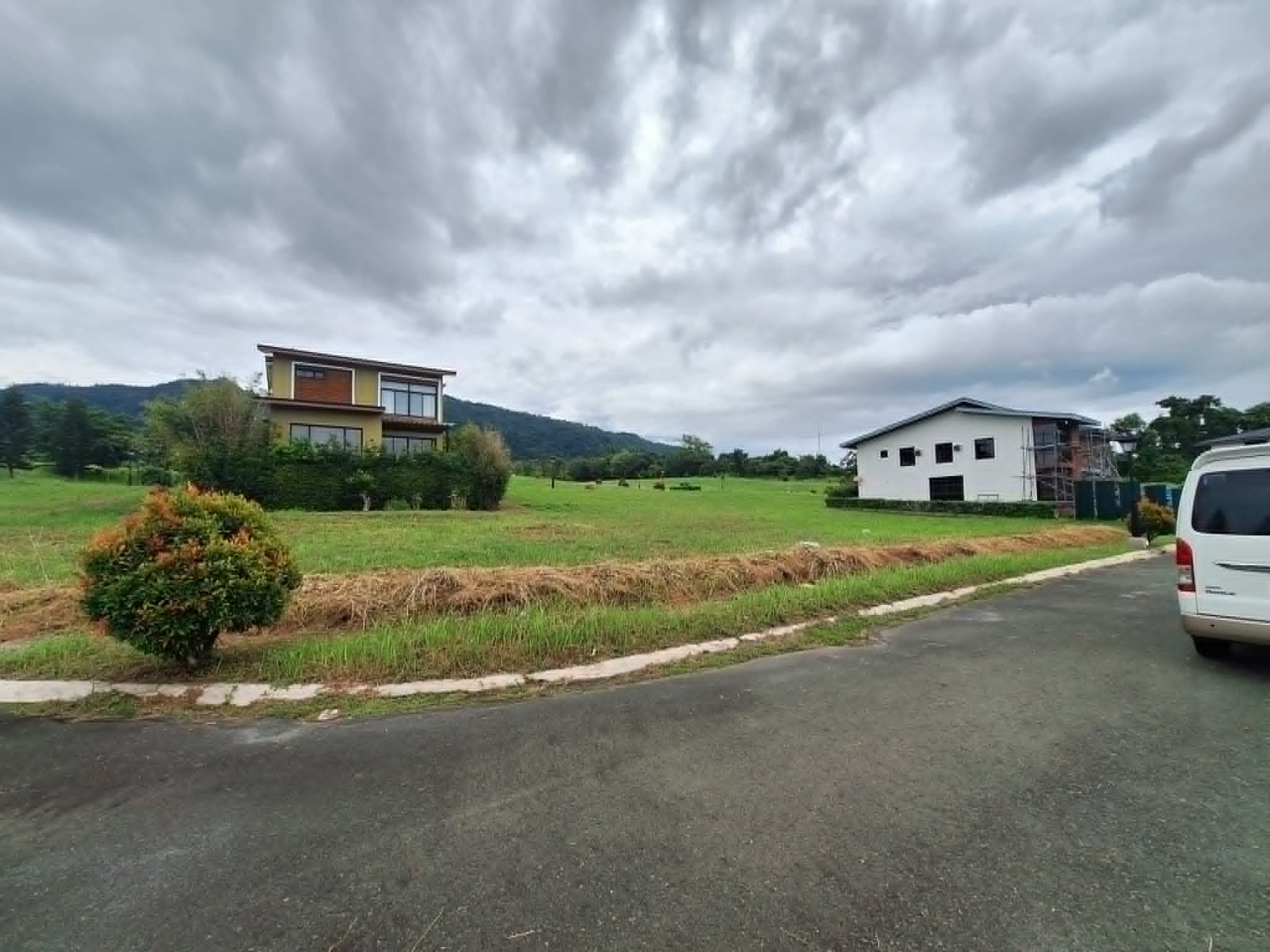 🌸  FOR SALE | 250 SQM PRIME LOT WITH GOLF SHARES Katsura, Tagaytay Highlands (Midlands) - Image 4 of 5