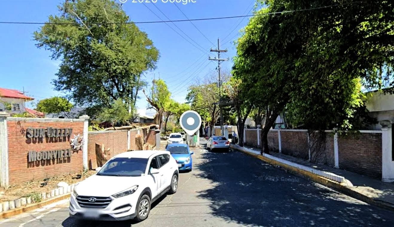LOT FOR SALE in Sun Valley Subdivision Parañaque City (Gate 2 Easy Access!) - Image 1 of 5