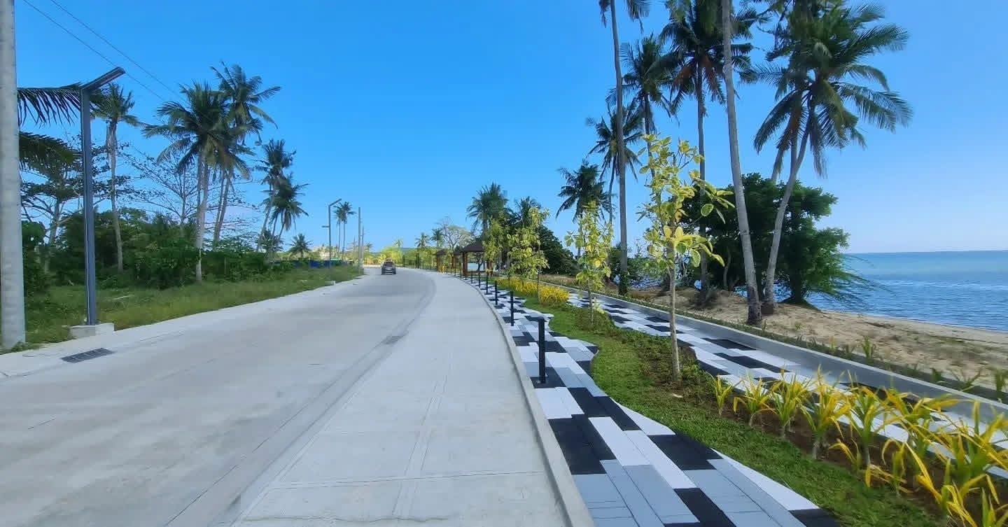 Exclusive Beachside Residential Lot in Playa Laiya San Juan, Batangas — photo 2 of 3