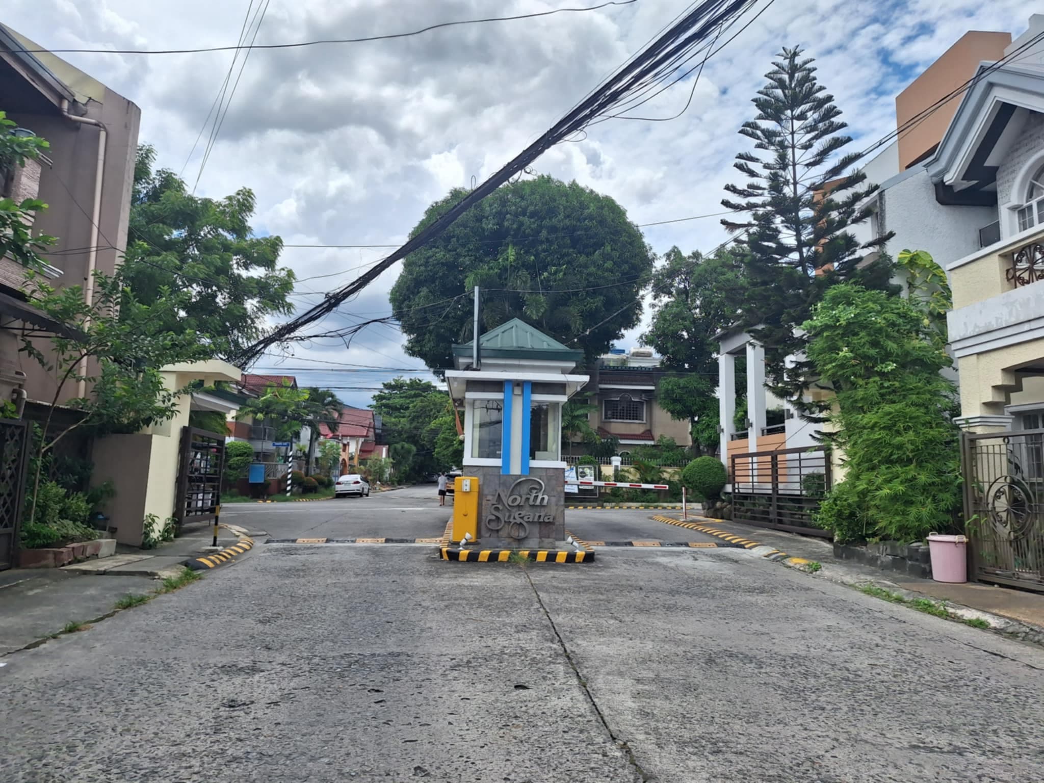 HOUSE FOR SALE IN NORTH SUSANA VILLAGE QUEZON CITY - Image 1