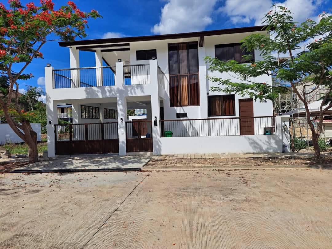 2-storey 2BR house - Image 1 of 5