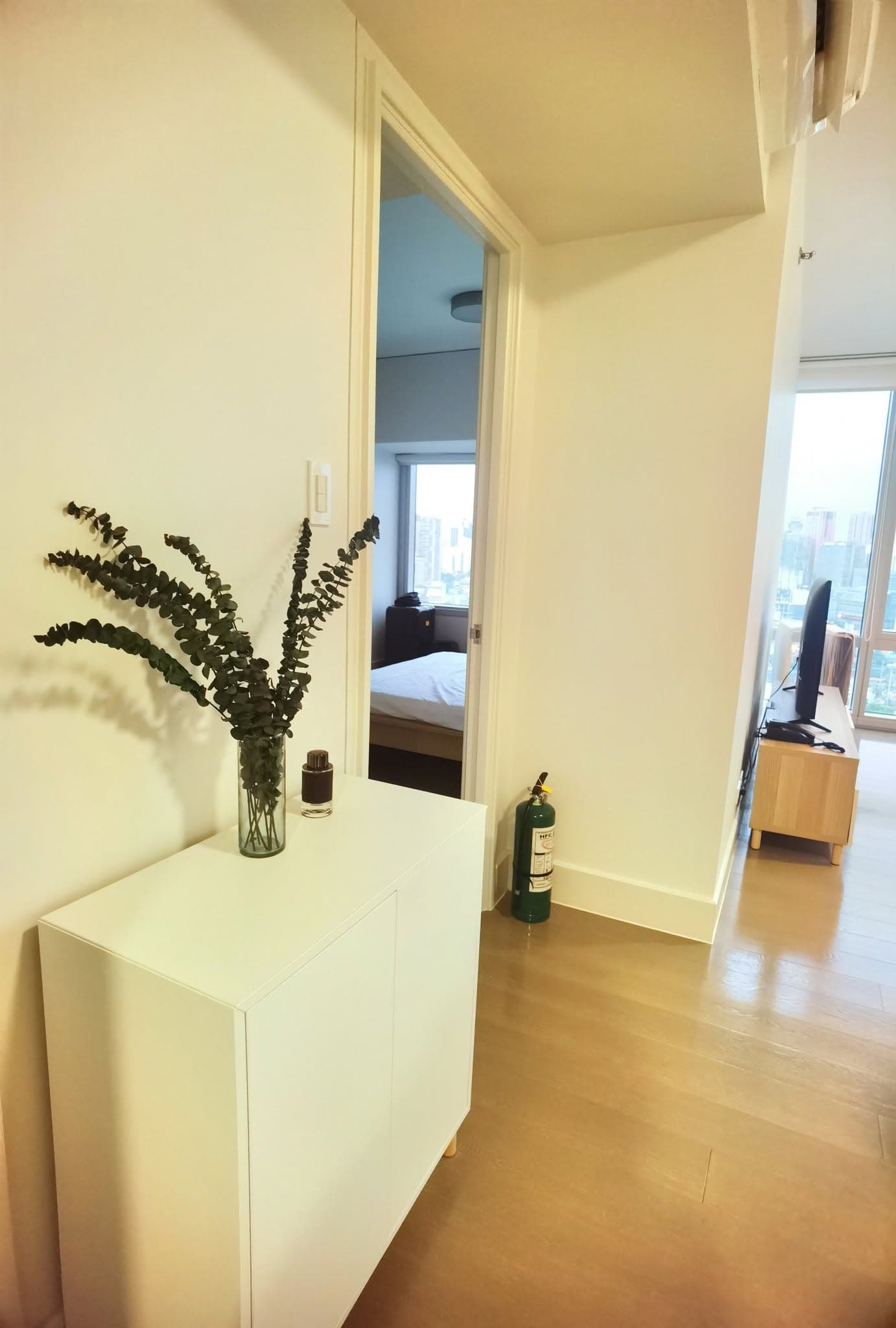 FOR LEASE:  1 Bedroom with Parking Slot The Proscenium Residences Rockwell Center  Estrella St. corner J.P Rizal Ave. Makati City - Image 3 of 5