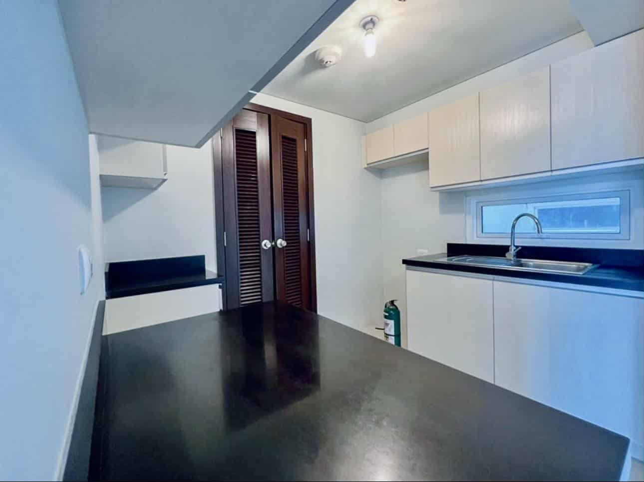 1BR KROMA TOWER 56 SQM CORNER UNIT (Ayala Ave & Makati Med view) - Image 5