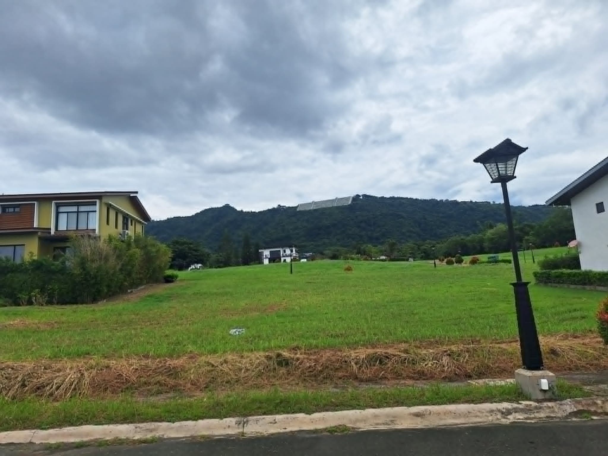 🌸  FOR SALE | 250 SQM PRIME LOT WITH GOLF SHARES Katsura, Tagaytay Highlands (Midlands) - Image 2 of 5