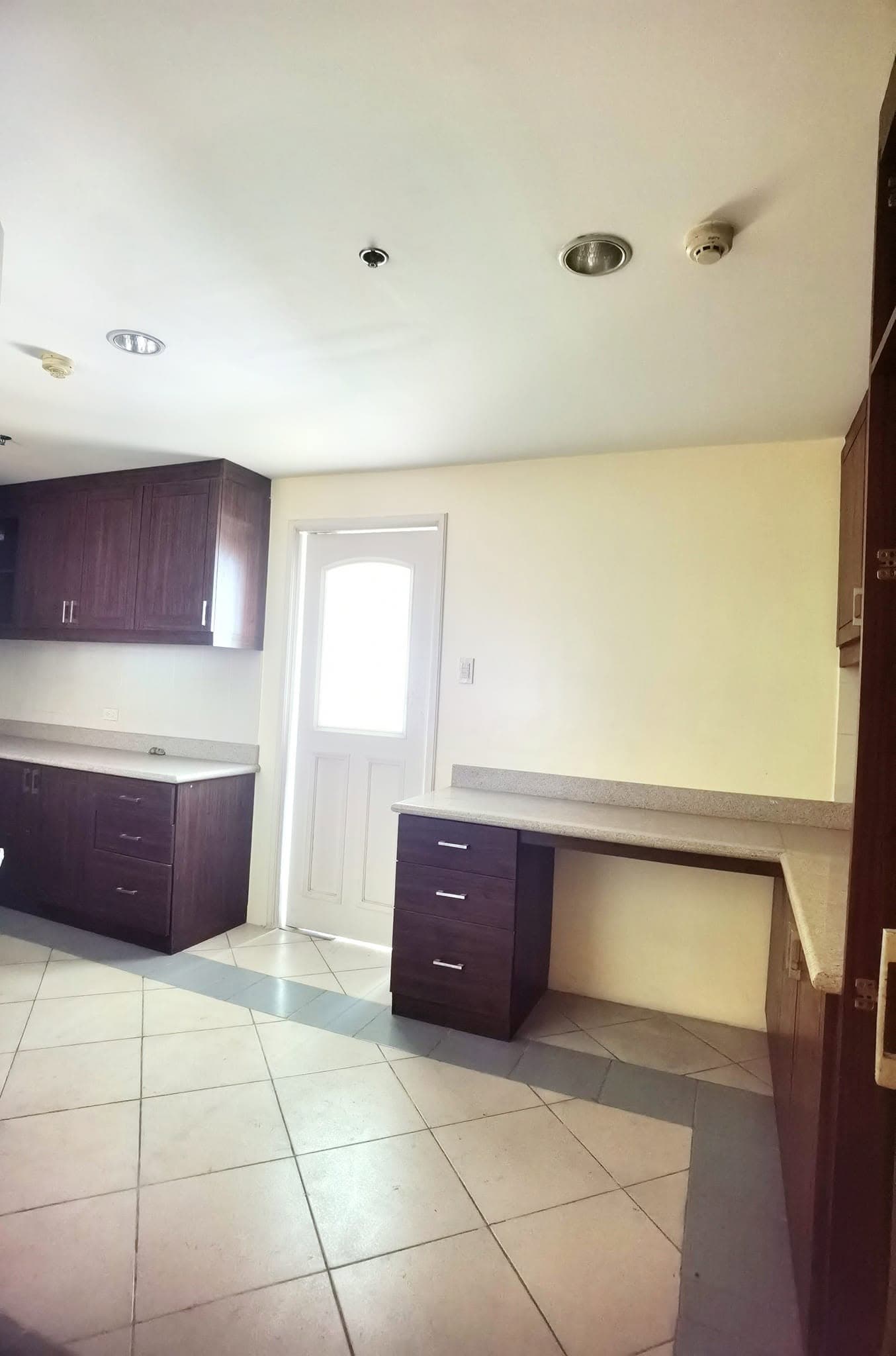 For Sale:  3-Bedroom Condo Unit + 2 Parking Slots in One Balete (Andrea North) Skyline Premiere Balete Drive corner Domingo Street New Manila, Quezon City - Image 4 of 5
