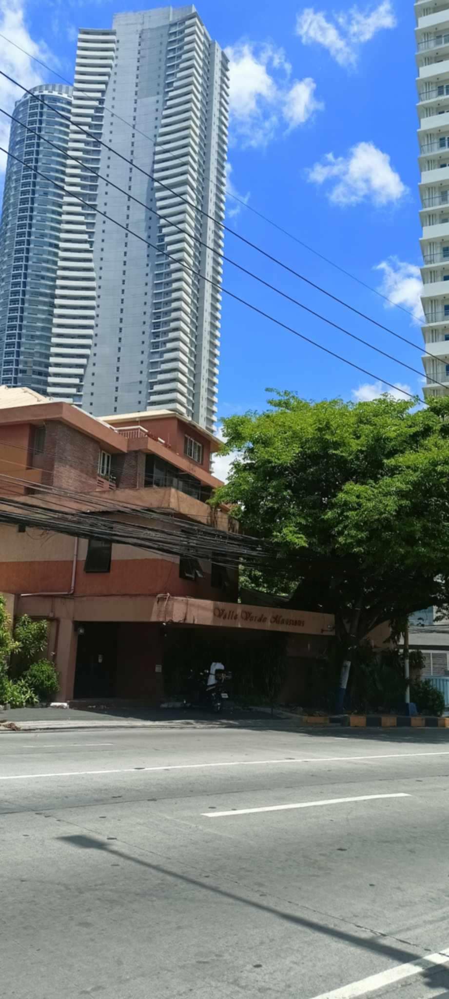 3 BR FOR SALE AT VALLE VERDE MANSIONS PASIG ONLY P21M NET - Image 2