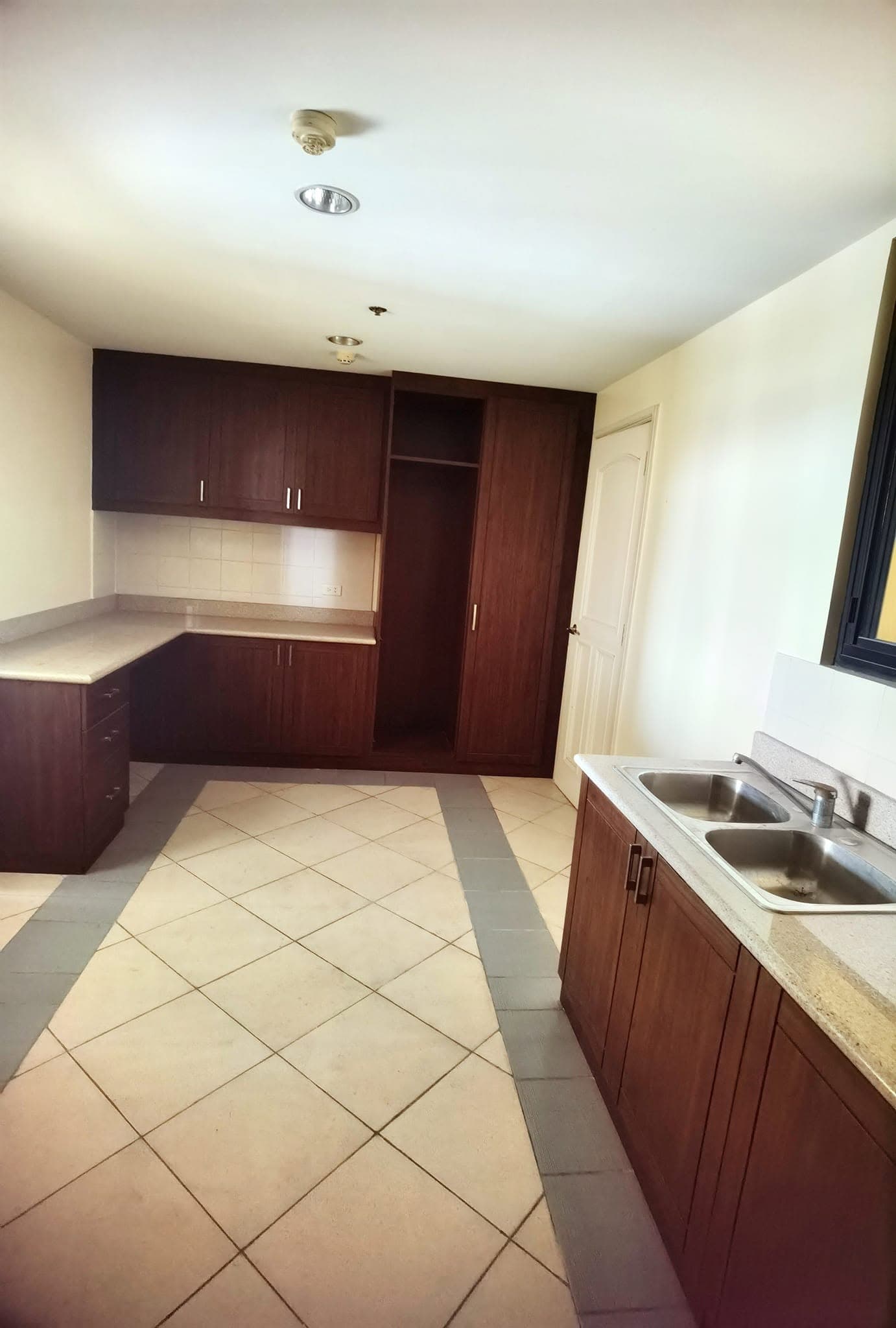 For Sale:  3-Bedroom Condo Unit + 2 Parking Slots in One Balete (Andrea North) Skyline Premiere Balete Drive corner Domingo Street New Manila, Quezon City - Image 3 of 5