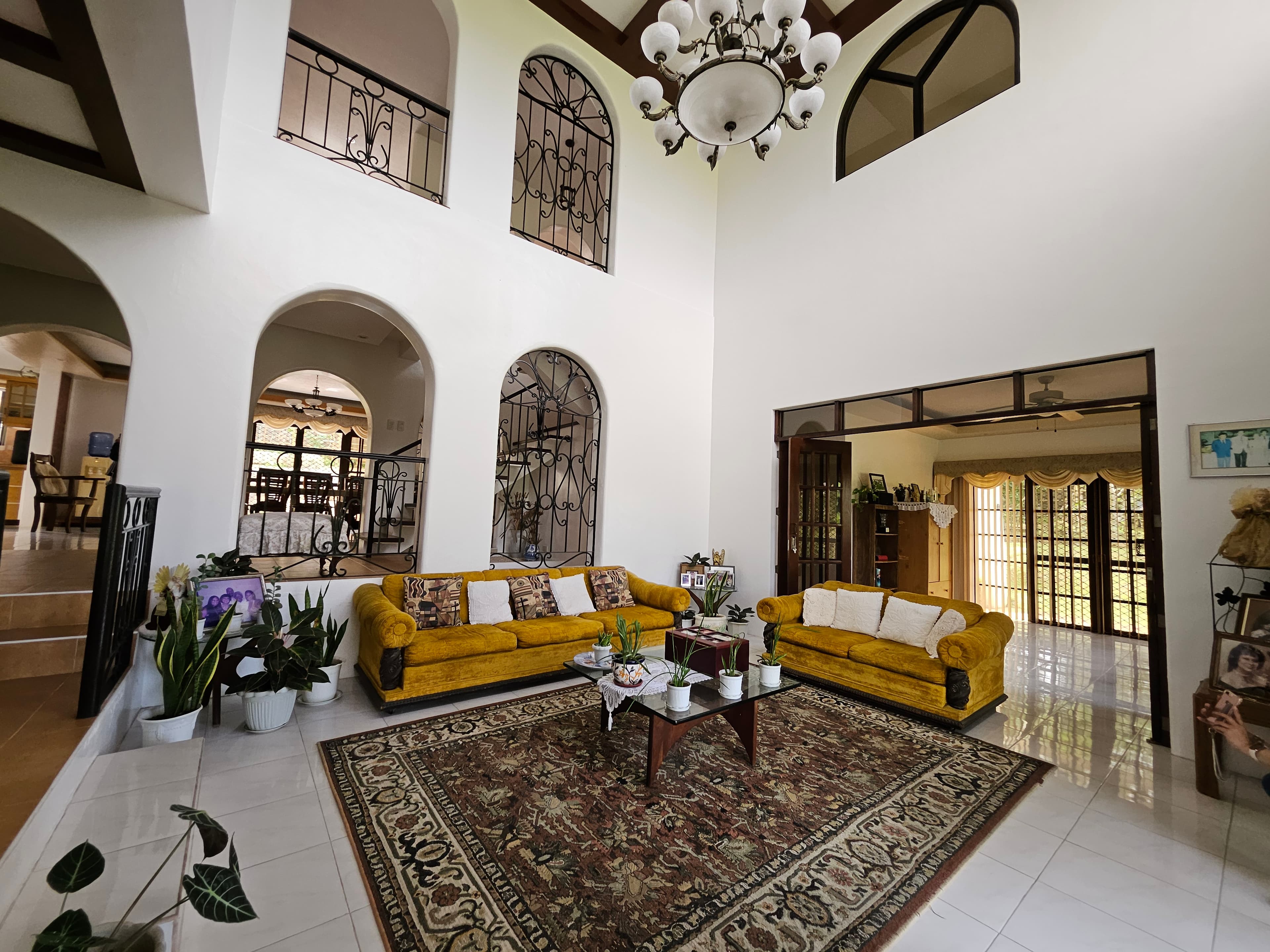 HOUSE AND LOT NEAR TAGAYTAY - Image 1