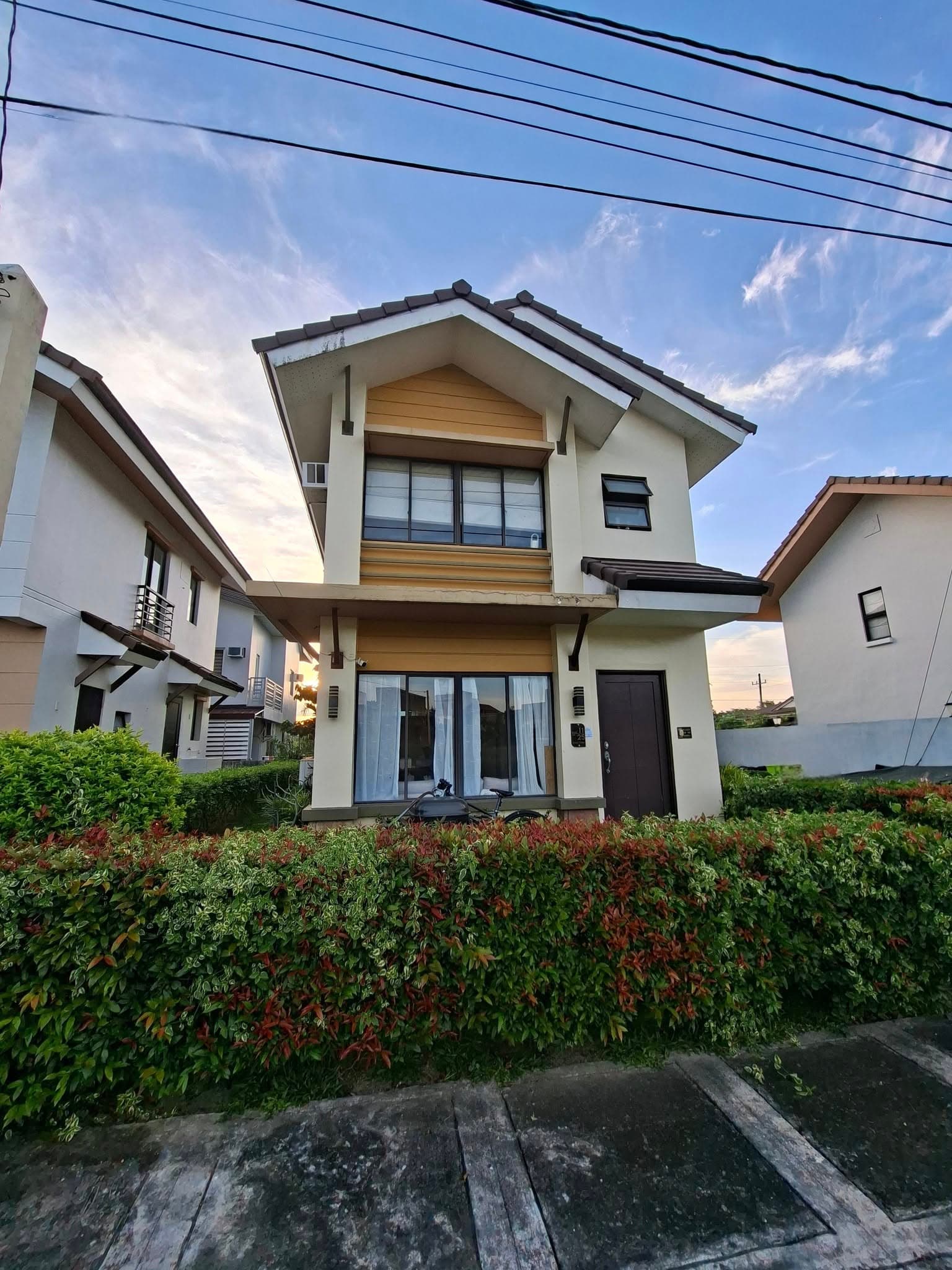 MONTEBELLO, CIUDAD DE CALAMBA House & Lot For Sale - Image 3
