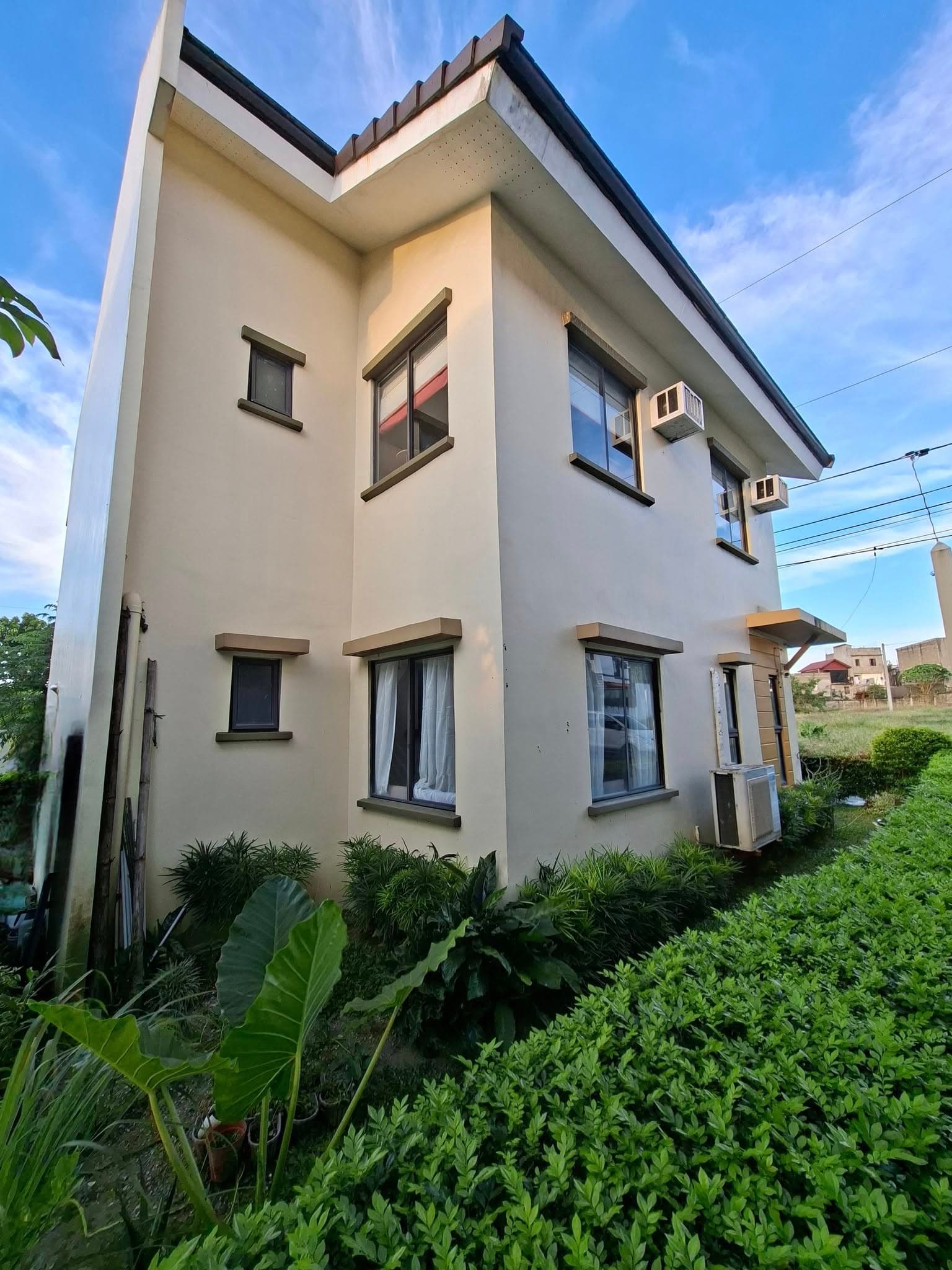 MONTEBELLO, CIUDAD DE CALAMBA House & Lot For Sale - Image 2