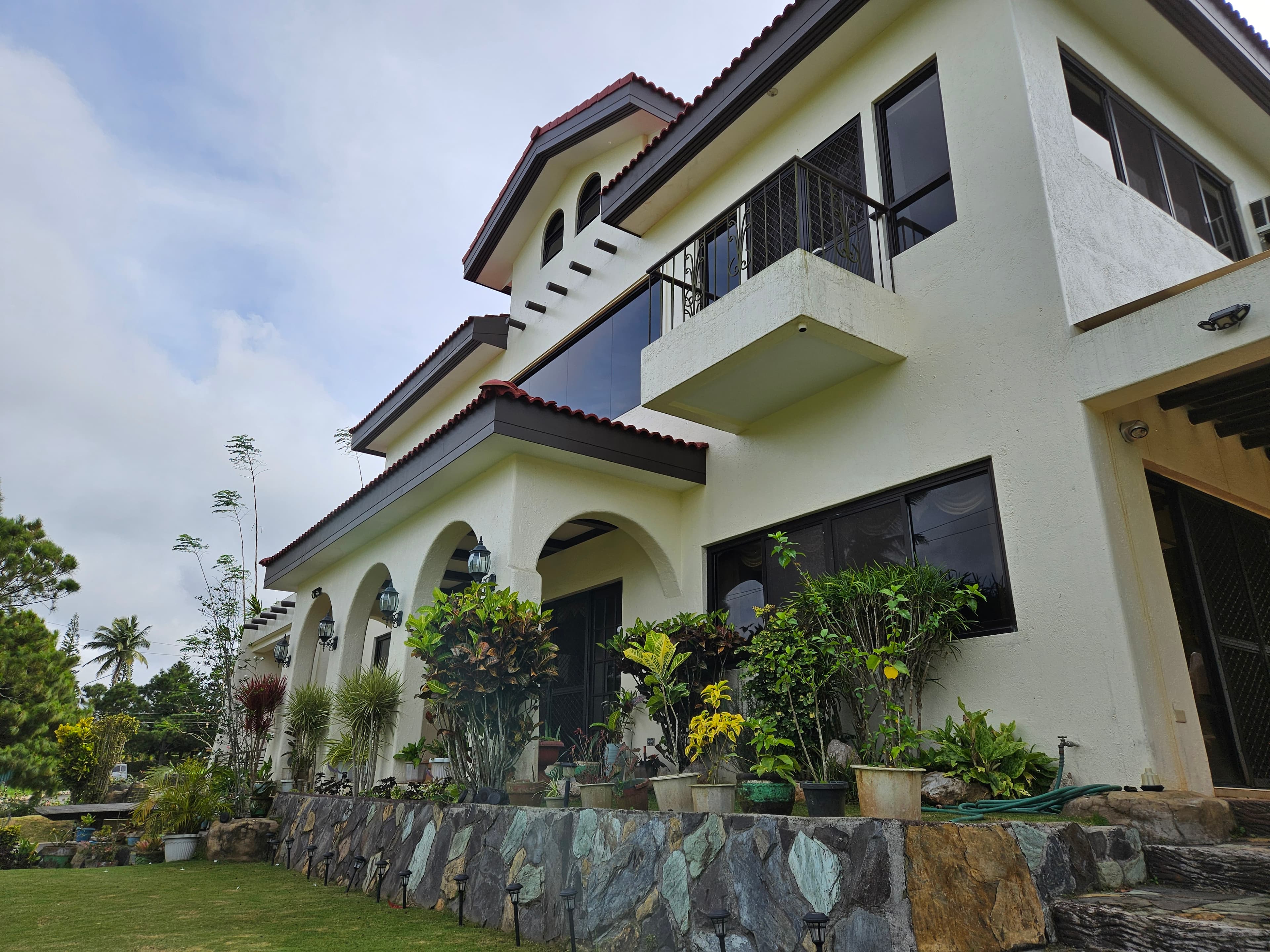 HOUSE AND LOT NEAR TAGAYTAY - Image 2