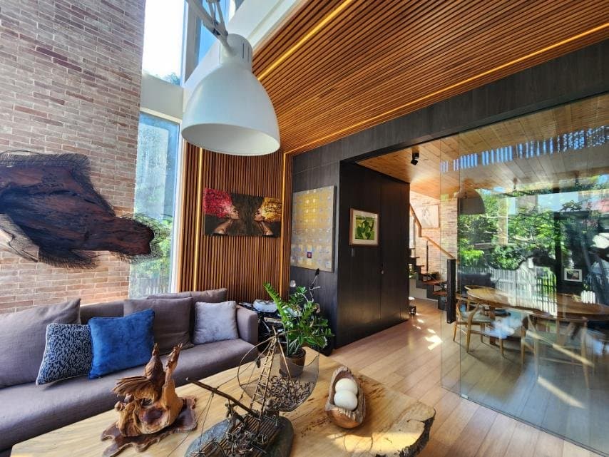 ELEGANT CORNER RESIDENCE IN ST. IGNATIUS VILLAGE, QUEZON CITY - Image 2