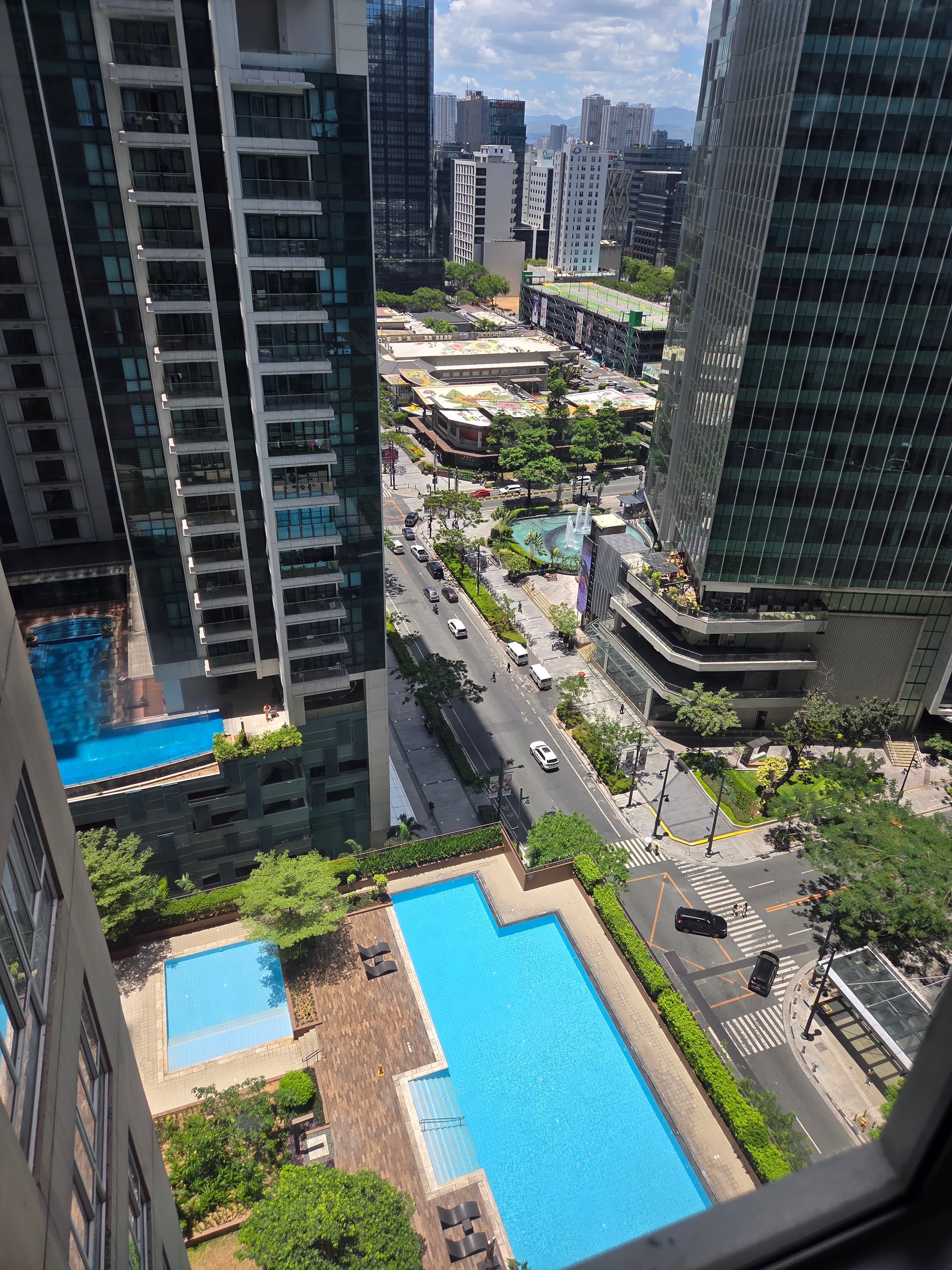FOR SALE OR FOR RENT – Rarely Used 1-Bedroom Unit with Parking The Montane, Bonifacio Global City (BGC) - Image 3 of 5