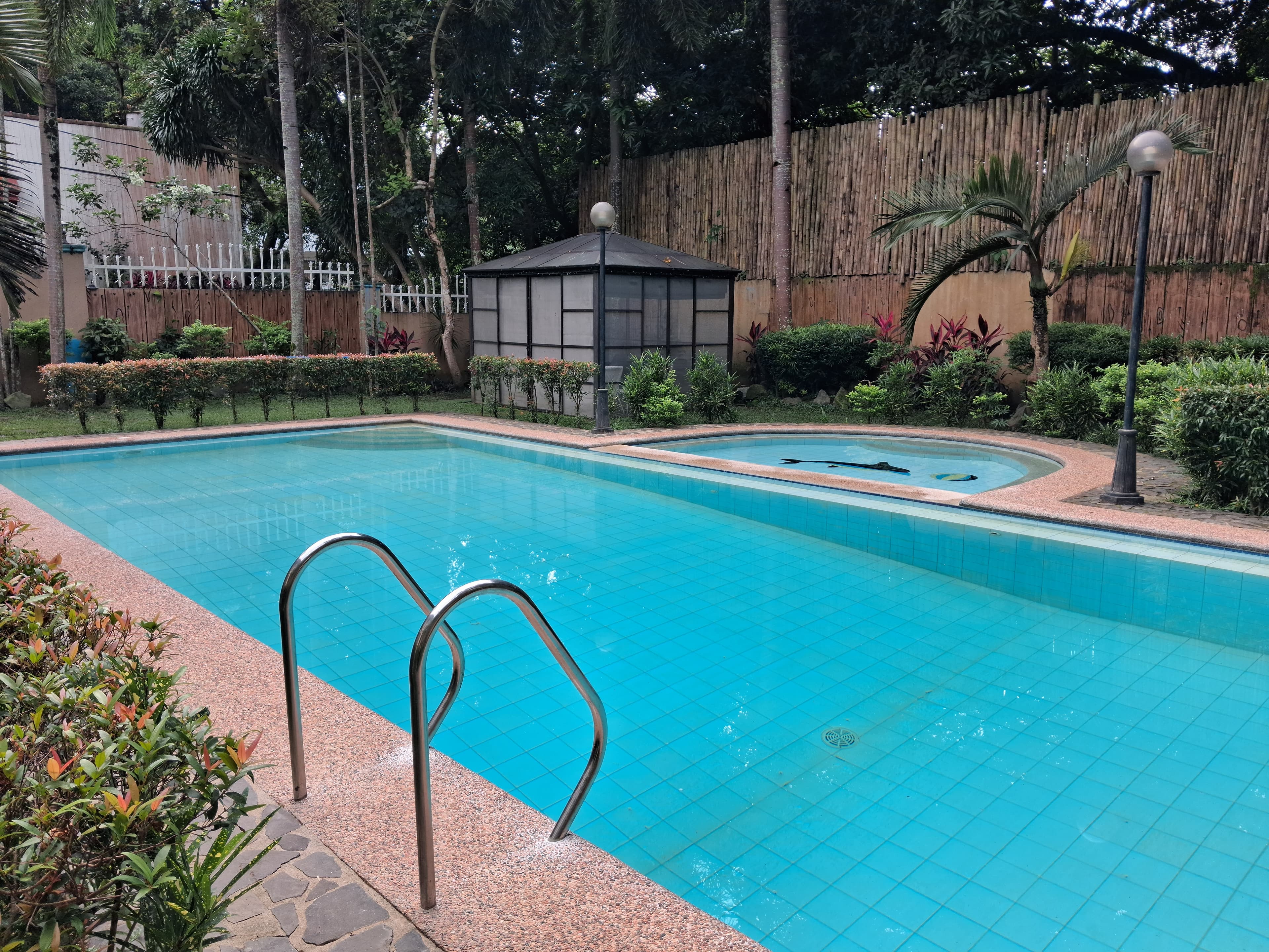 Beautiful Valley Golf House and Lot For Sale With Pool - Image 1 of 11